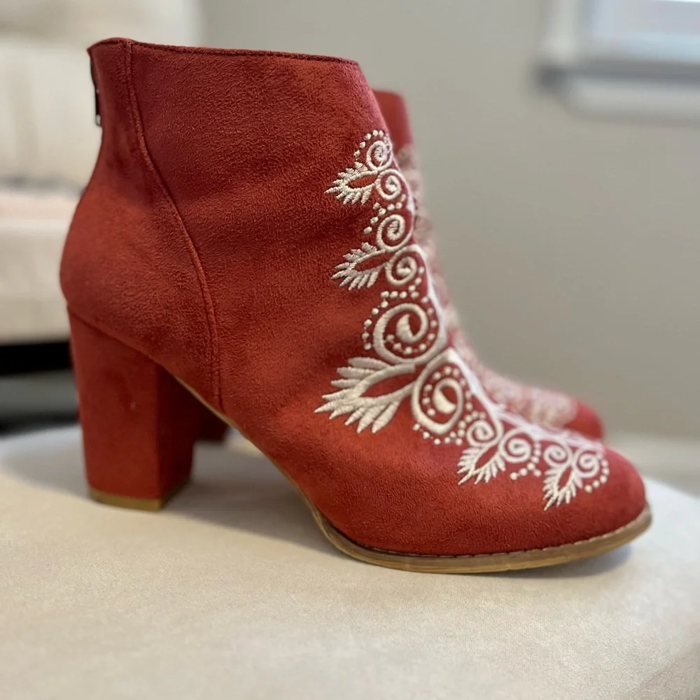 Mi.iM Red Embroidered Ankle Boot, Size 9 - Picture 2 of 7